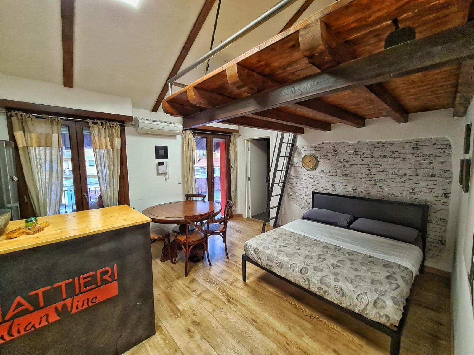 Regis B&B Camere Centro Storico Chivasso Exterior foto